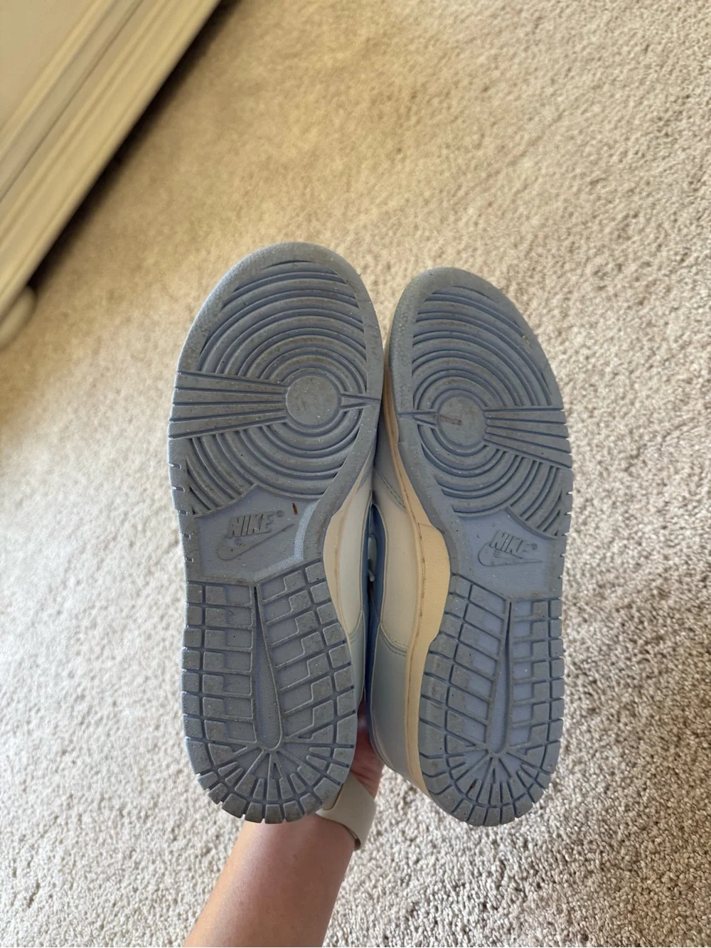Nike Women's Low Top Sneakers Size 8 in Light Blue and White